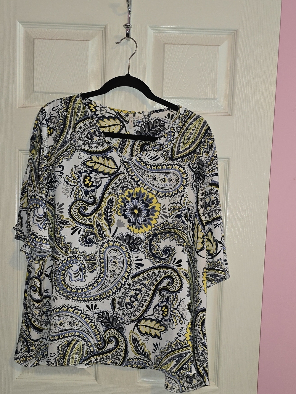 Paisley Print Round Neck Blouse in White, Yellow‎ & Black